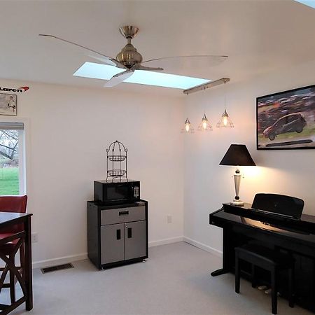 Apex Inn Bed And Breakfast วัตกินส์เกลน ภายนอก รูปภาพ