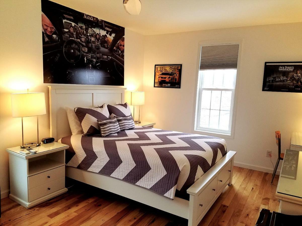Apex Inn Bed And Breakfast วัตกินส์เกลน ภายนอก รูปภาพ