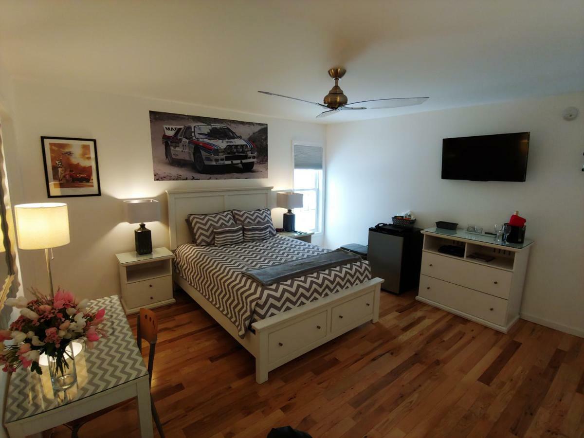 Apex Inn Bed And Breakfast วัตกินส์เกลน ภายนอก รูปภาพ
